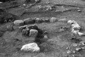 Romfartuna sn Äs RAÄ 119 Arkeologisk undersökning utförd av Vlm / Åke Hyenstrand och Ann Nilsson 1967
A4 Stensättning, rund (Södra delen) efter rensning.