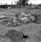 Romfartuna sn Äs RAÄ 119 Arkeologisk undersökning utförd av Vlm / Åke Hyenstrand och Ann Nilsson 1967
A4 Stenkista (Södra delen) efter rensning.