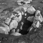 Romfartuna sn Äs RAÄ 119 Arkeologisk undersökning utförd av Vlm / Åke Hyenstrand och Ann Nilsson 1967
A5 Stenkista (Södra delen) bottnen.