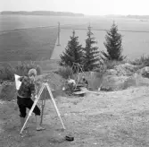 Romfartuna sn Äs RAÄ 119 Arkeologisk undersökning utförd av Vlm / Åke Hyenstrand och Ann Nilsson 1967.
Avvägning av höjdnivåer på gravfältet vid Äs.
Samhör med:  Inv.nr 18164