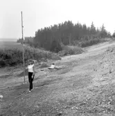 Romfartuna sn Äs RAÄ 119 Arkeologisk undersökning utförd av Vlm / Åke Hyenstrand och Ann Nilsson 1967.
Avvägning av höjdnivåer på gravfältet vid Äs.
Samhör med:  Inv.nr 18164