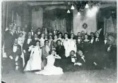 Västerås.
Grupporträtt i festlokal. 1910-talet.