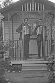 Två dragspelare i koloniområde i Örebro, 1920-tal