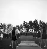 Gymnastikuppvisningen, 25/5 1941. 
Kvinnliga gymnaster har uppvisning på plint.