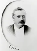 Albert Folin, kronolänsman i Konga härads fögderi, 1896.
Bosatt i Långasjö.
Bröstbild, halvprofil. Ateljéfoto.
