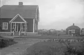 Hus och uthus med skoreparationsverkstad, 1920-tal