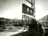 Korsåsen Korsåsgatan Korsåsliden
Radhus uppförda 1973-74
Bostadsaktiebolaget lät sin elementfabrik producera betongelement till radhusen på Korsåsen som ett experiment. Korsåsen blev det enda området av sitt slag som byggdes på det här viset, trots att husen ansågs vara både prisvärda och med hög trivsel.