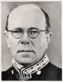 Landsfogde Baltzar Vult von Steyern, Växjö, ca 1940, klädd i ämbetsmannauniform.
Bröstbild, en face.