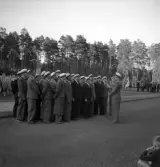 Svenska Flaggans dag, 6/6 1941. En manskör i s.k. sångarmössor sjunger på Värendsvallen.
