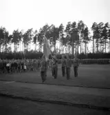 Svenska Flaggans dag, 6/6 1941. 
En hedersvakt med svenska flaggan på Värendsvallen.