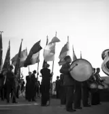 Svenska Flaggans dag, 6/6 1941. 
Uppställning med musikkår och flaggbärare.