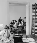 Reklamationsavdelningen på 5 trappor. Expeditionen för balansärenden.