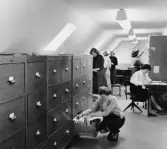 Arkivet på 5 trappor. Arkiv för utbetalningskortförteckningar och utbetalningskortjournaler. Till vänster fönster åt gården.