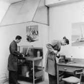 Reparationsverkstaden har inretts inom hålkortsavdelningen på 1
trappa.