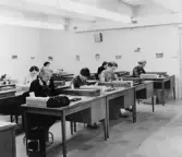 Den s.k. postkollningen på 1 trappa. Här kollas postanstalternas
redovisningar.