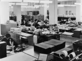 Postgirokontorets Undersökningsavdelning på nedre botten. I fonden girots närliggande arkiv (tre dagars liggetid).