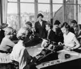 Gruppen kommer från folkskolans sista klass till postgirokontorets
undervisning.