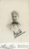 Porträtt troligen av Edith Rettig (text på framsida kort: Edith).