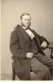 Porträtt av Lars Wihelm Brolin, Söderhamn 1863 (enligt text baksida kort).
