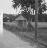 Falun, Sundborn, Rupstjärn. Pumphus i Ruptjärn och blinde Palmens stuga.