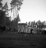 Svenska Flaggans dag, 6/6 1941. 
Inmarsch med kvinnliga gymnaster (?) på Värendsvallen.