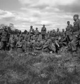 Hemvärnet, 28/6 1941. 
Ett antal män i hemvärnsuniform på ett gärde.