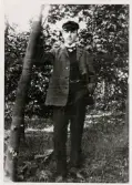 Fjärdingsman Carl Karlsson, Hovmantorp, ca 1910.
Avfotograferad ute i naturen.
