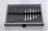 Silverbestick i låda