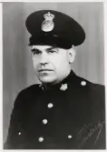 Poliskonstapel Otto Karlsson, Vislanda, ca 1945.
Bröstbild, halvprofil. Ateljéfoto.