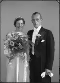 Bröllopsporträtt, brudpar. Bertil Grunditz, Frössvilund 3, Hallstahammar.
Ur Gustaf Åhmans samling.