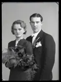 Bröllopsporträtt, brudpar, Bengt Strand, Sörkvarn, Hallstahammar.
Ur Gustaf Åhmans samling.