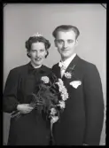 Bröllopsporträtt, brudpar, Vanloo Pettersson, Lyckhem, Sörstafors.
Ur Gustaf Åhmans samling.