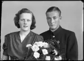 Brudpar. Bertil Pettersson, Kolbäck.
Ur Gustaf Åhmans samling.