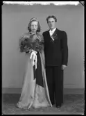 Brudpar. Bertil Broman, Kolbäck.
Ur Gustaf Åhmans samling.