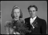 Brudpar. Bertil Broman, Kolbäck.
Ur Gustaf Åhmans samling.