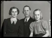 Grupporträtt, M. Nilsson, Mölntorp.
Ur Gustaf Åhmans samling.