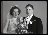 Bröllopsporträtt, brudpar, Åke Gustafsson, Gränby.
Ur Gustaf Åhmans samling.