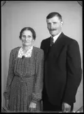 Grupporträtt. Herr och Fru Almén.
Ur Gustaf Åhmans samling.