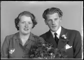 Brudpar, Bertil Karlsson, Mälby, Mellösa.
Ur Gustaf Åhmans samling.
