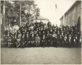 Underofficerare på I 11 med gäster i samband med någon festlighet, trol. i början av 1920-talet.
(Jubiléet 1923?).