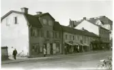 Västerås, Östermalm, kv. Lorens.
Korsningen Stora gatan/Kopparbergsvägen. 1950-talet.