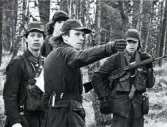 Från patrulltävlan 1976.04.29.
Fanjunkare Caj Wändel ger anvisningar.