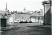 Västerås, Centrum, kv. Lovisa.
Parkeringen vid Korsvirkeshuset, 1988?