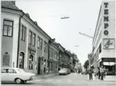 Västerås, Centrum, kv. Manfred.
Hörnet Stora gatan/Vasagatan mot väster. 1963.
