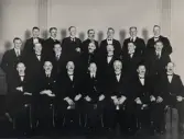 Växjö Polisförenings 25-årsjubileum, 1929.
Gruppfoto vid middagen på stadshuset.
Främre raden fr.v.: Axel Rask,   ?   , Carl Hall, Manfred Lundin, G W Carlsson, Per Ohlsson (Alvesta), Carl Svensson.
Mittersta raden fr.v.: Johansson (exekutor), Eric Norling, Herman Carlsson, G A Petersson, Arvid Petrusson, August Engmarck, Johansson (Ljungby).
Bakre raden fr.v.: Axel Nordström,   ?    , Oskar Palmqvist, Ernst Johansson,    ?   , John Cederbring, Walfrid Gyllensten.