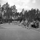 SM i gång på Värendsvallen, 1943.
Gångtävlingen 10 000 meter med Werner Hardmo i ledning.