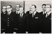 Medaljutdelning i polishuset Växjö, 1973.
Fr.v.: polisinspektör Henry Andersson, Växjö, polisinspektör Gunnar Wikander, Åseda, kriminalinspektörerna Harald Braw, Lars Svärd, Bengt Skoog, Erik Tegheim, Lennart Baugert och Thure Högfelt, samtliga Växjö.