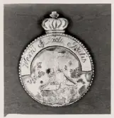 Växjöpolisens äldsta polisbricka, med inskrift: 