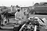 Rodriguez och Bonnier samtalar före Kanonloppet i Karlskoga, 1968-08-11