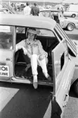 Liane Engeman i förarstolen inför Kanonloppet i Karlskoga,  1968-08-11